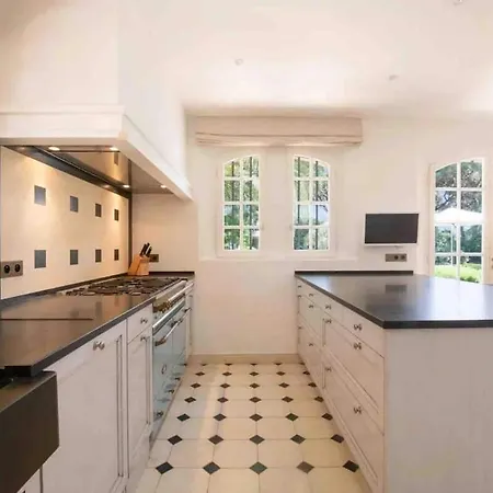 7 Bedroom In The Parcs * Saint-Tropez
